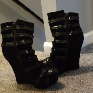 Wedge bootie